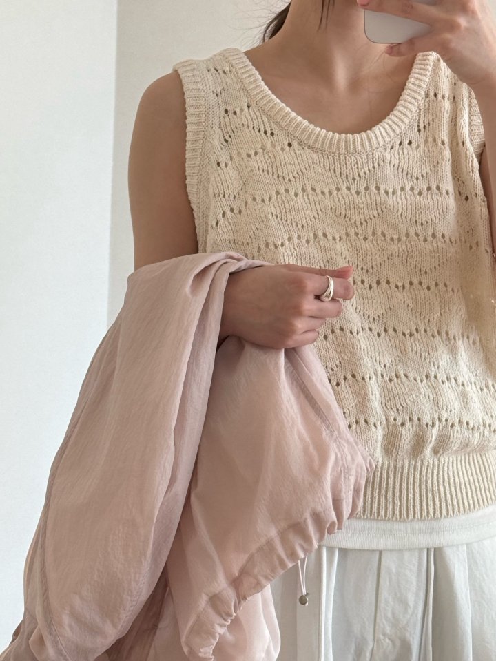 Amygrace - Korean Women Fashion - #vintageinspired - Heart Knit Sleeveless Top - 2