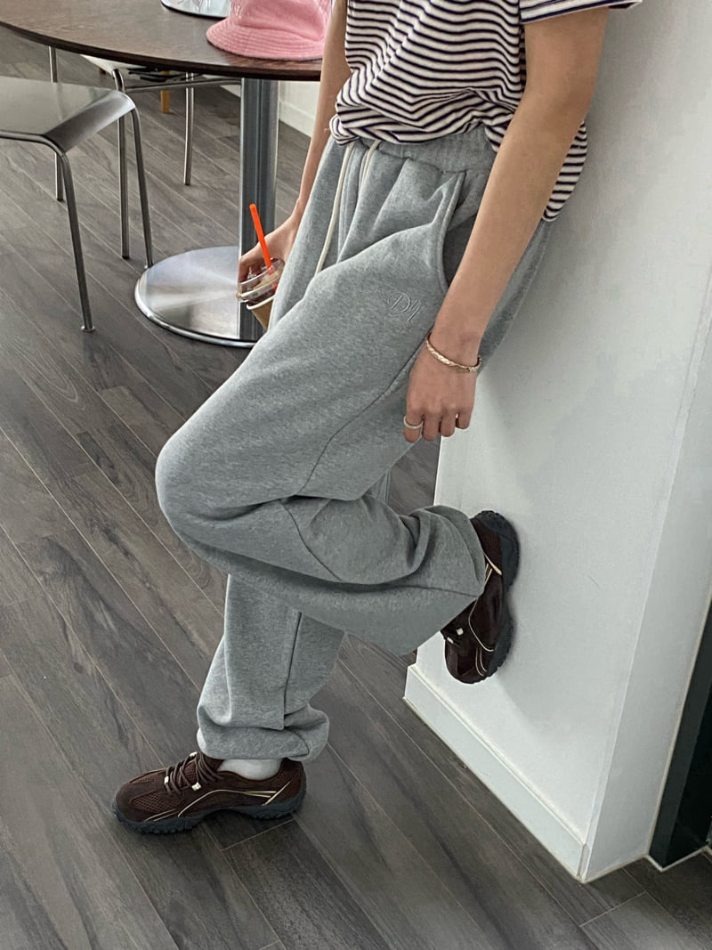 Diana - Korean Women Fashion - #womensfashion - Avan Jogger Pants - 12