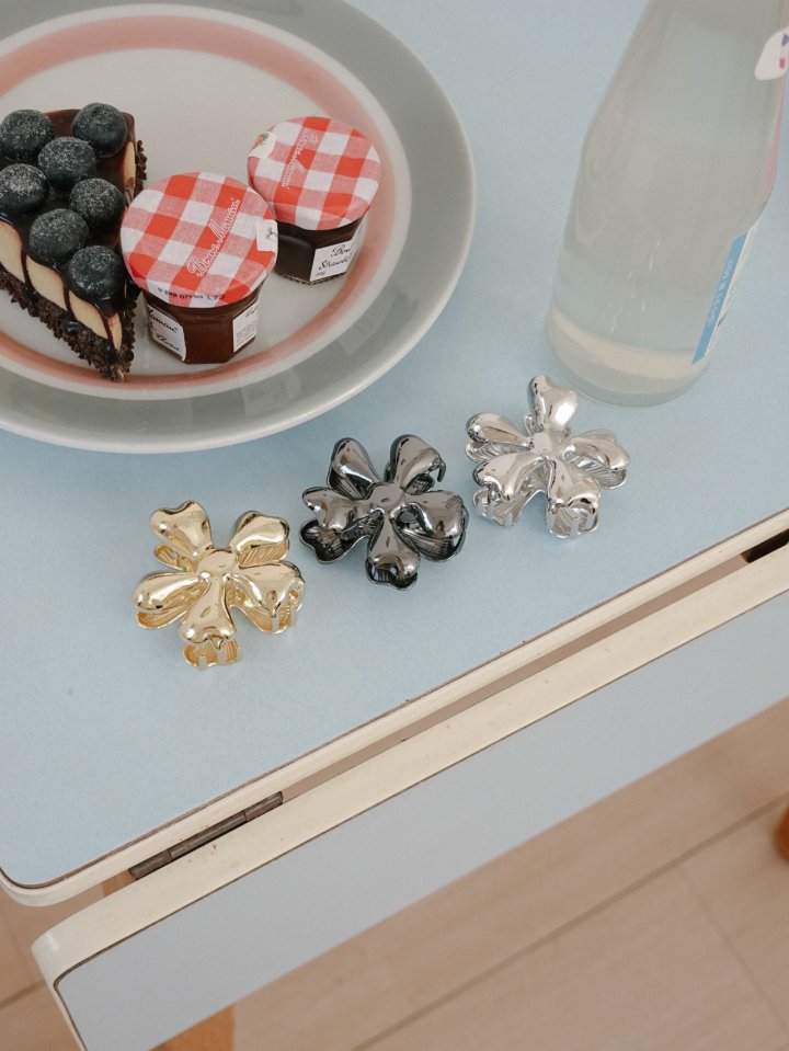 Eeiitt - Korean Women Fashion - #momslook - On Flower Mini Clip Pin - 10