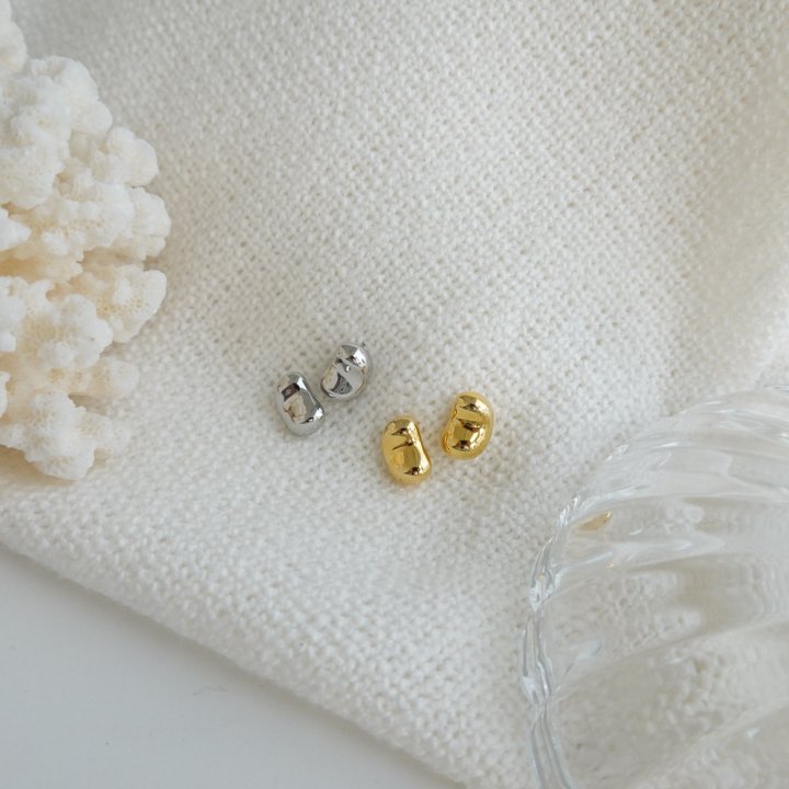 Eeiitt - Korean Women Fashion - #momslook - Violet Bean Earrings