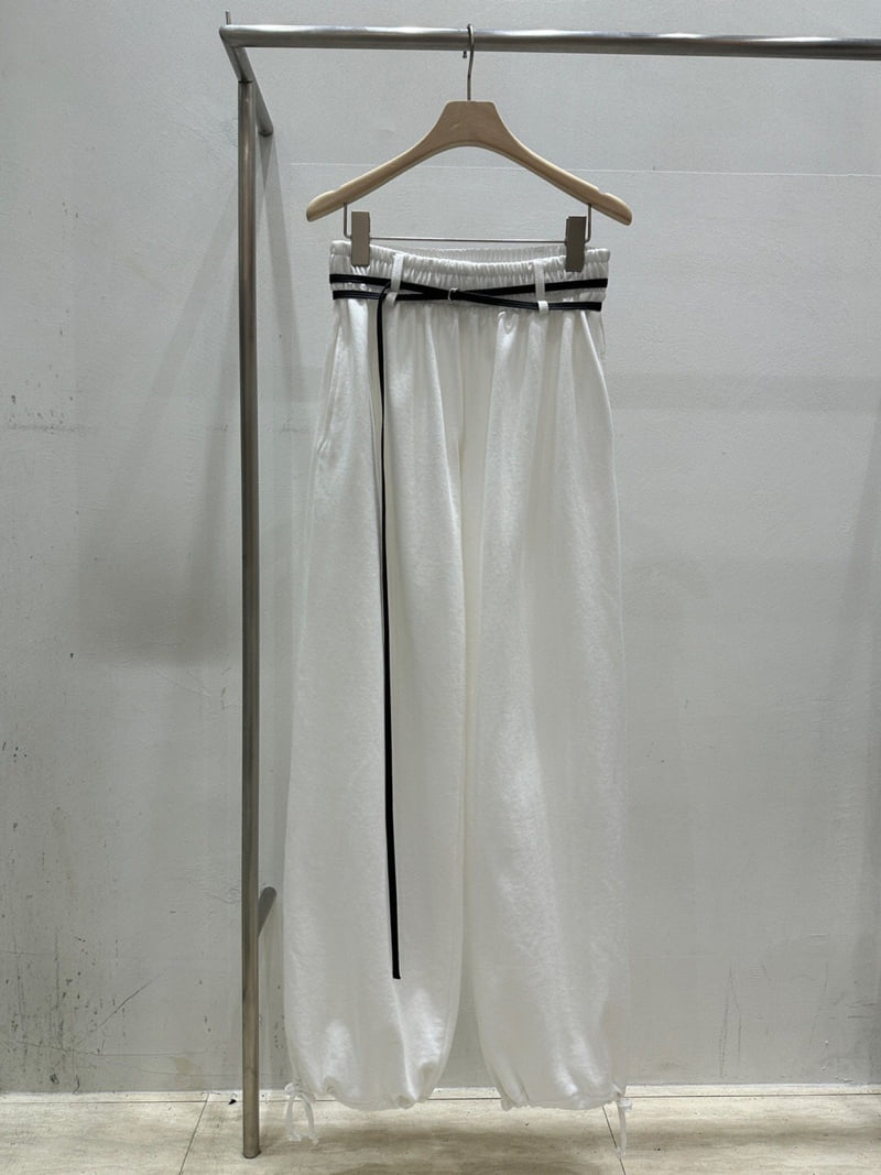 Flash - Korean Women Fashion - #thatsdarling - Belt Jogger Pants - 2