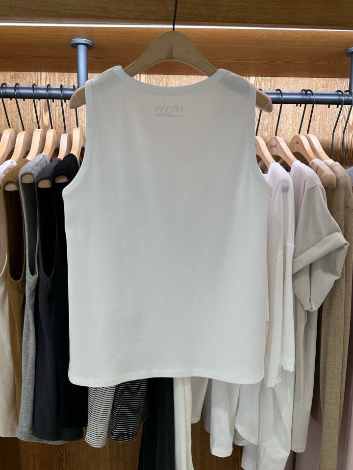 Hiyann - Korean Women Fashion - #restrostyle - COS Sleeveless Tee - 3