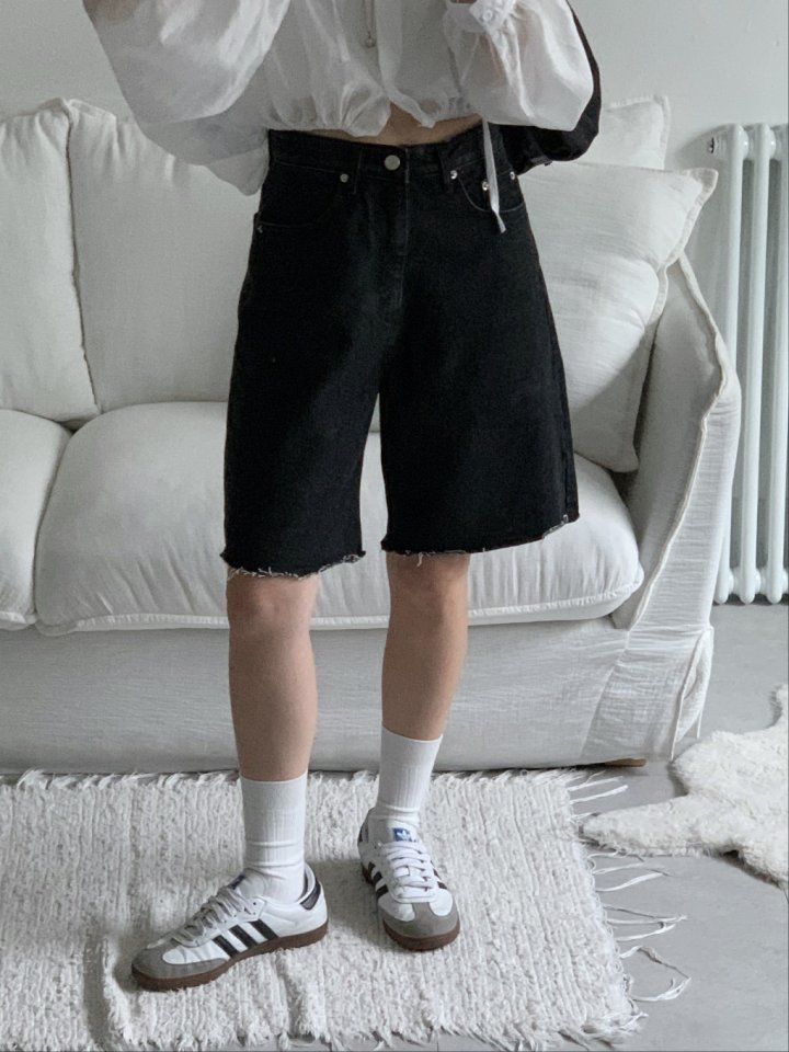 I'm here - Korean Women Fashion - #momslook - Cutting Black Denim Shorts - 6