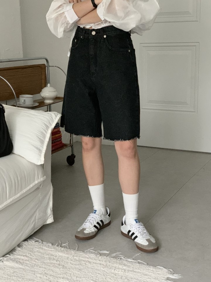 I'm here - Korean Women Fashion - #momslook - Cutting Black Denim Shorts - 8