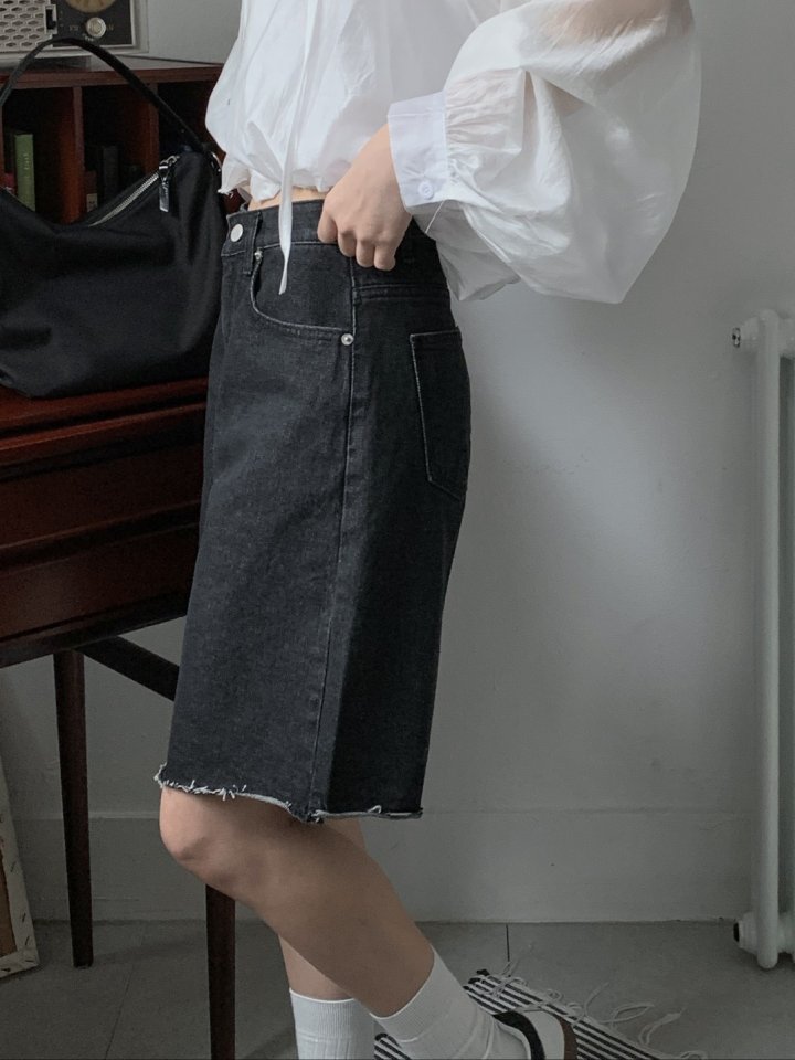 I'm here - Korean Women Fashion - #shopsmall - Cutting Black Denim Shorts - 4