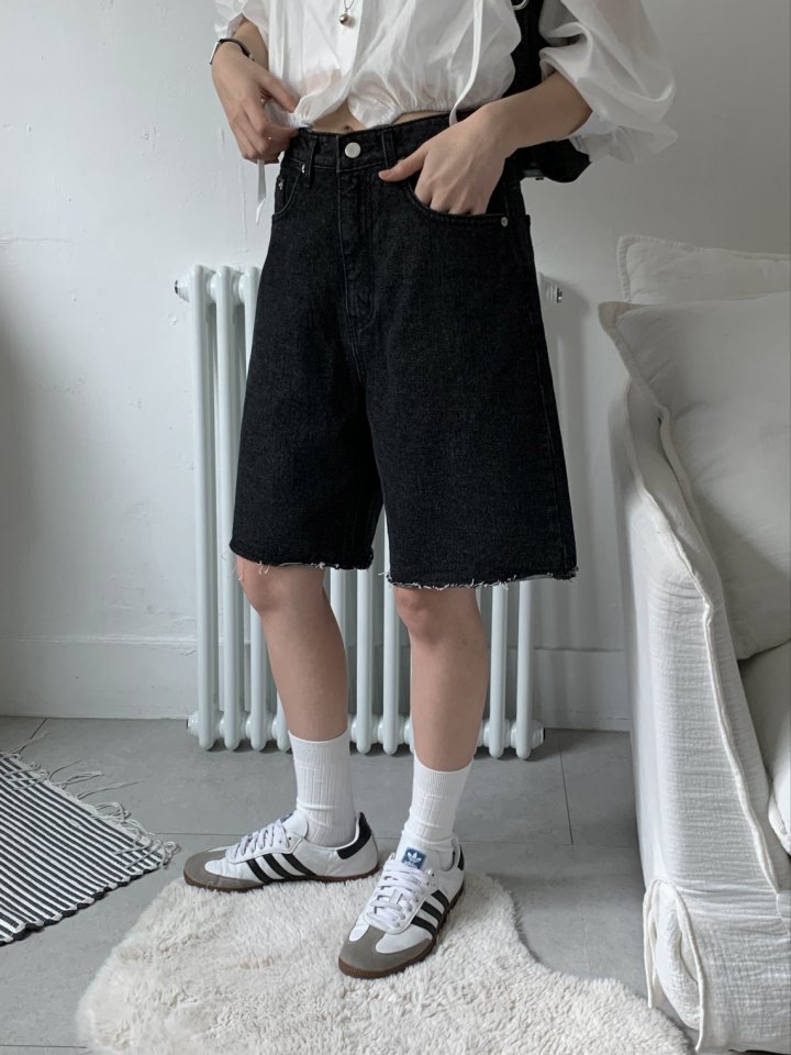 I'm here - Korean Women Fashion - #womensfashion - Cutting Black Denim Shorts - 7
