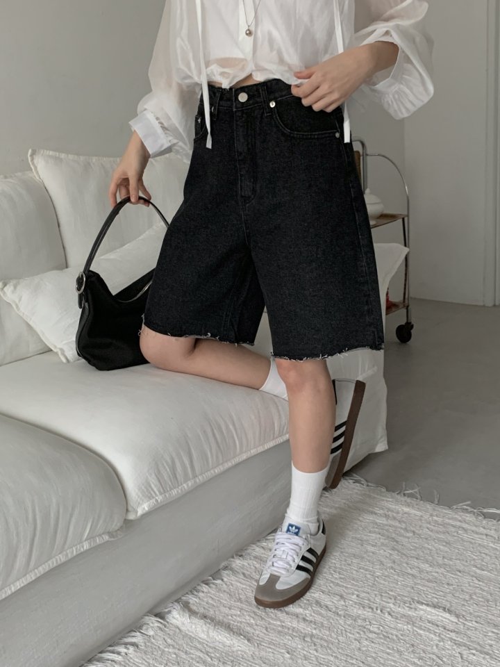 I'm here - Korean Women Fashion - #womensfashion - Cutting Black Denim Shorts - 9