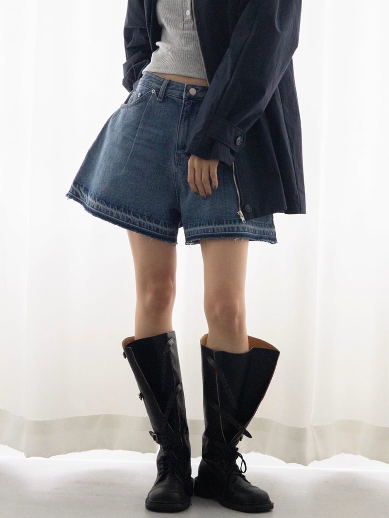 Inssense - Korean Women Fashion - #womensfashion - Unfinished Pintuck Flared Denim Shorts - 5