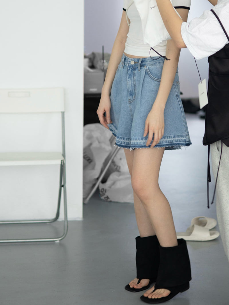 Inssense - Korean Women Fashion - #womensfashion - Unfinished Pintuck Flared Denim Shorts - 9