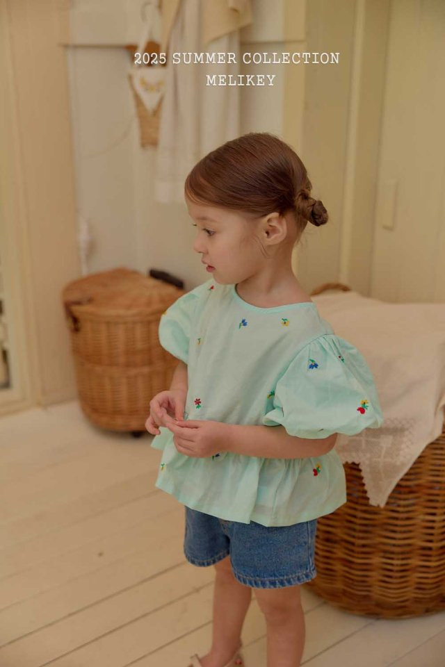 Melikey - Korean Children Fashion - #stylishchildhood - Flower Puff Blouse - 3