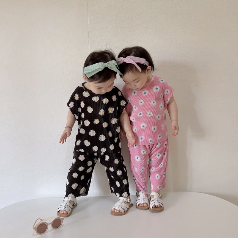 Moran - Korean Children Fashion - #magicofchildhood - Daisy Pleats Top Bottom Set - 10