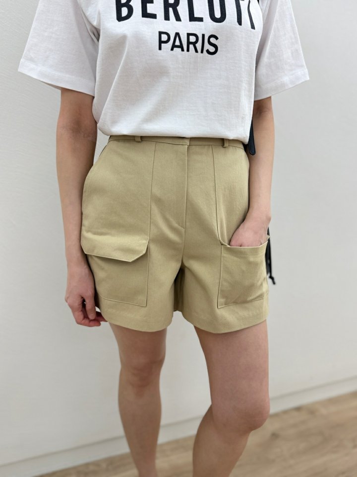 Most - Korean Women Fashion - #momslook - Two-pocket Half Pants - 9