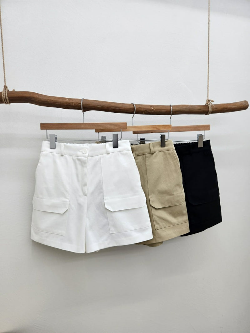 Most - Korean Women Fashion - #womensfashion - Two-pocket Half Pants - 12