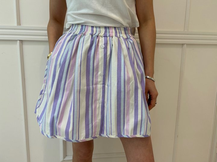 Pearls room - Korean Women Fashion - #vintageinspired - Stripe Short Slacks