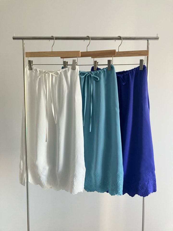 Roomk - Korean Women Fashion - #momslook - Embroidery Skirt - 10
