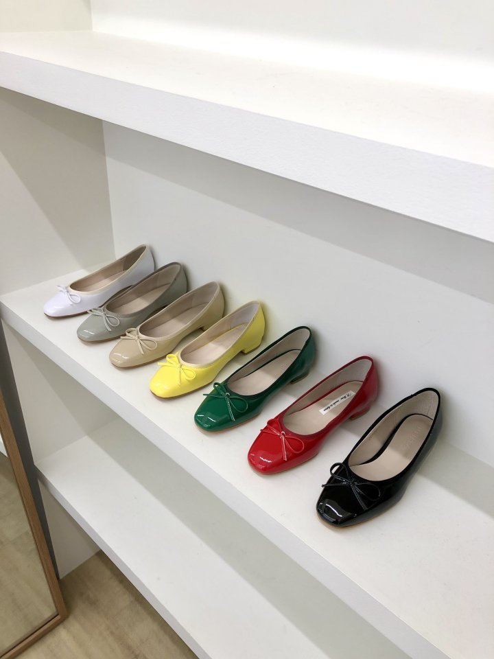 Vade - Korean Women Fashion - #momslook - Enameled PU Ribbon Flat - 3
