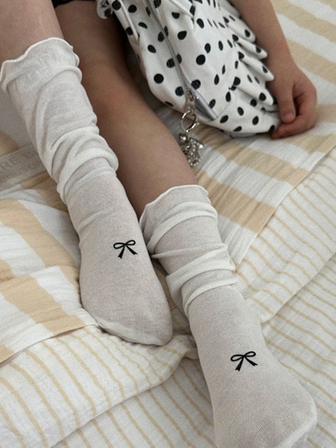Ribbon Wave Socks