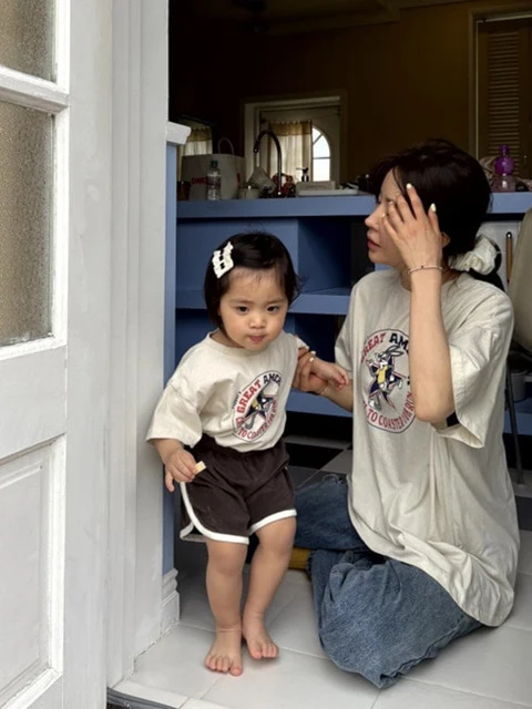 Mom American Rabbit Tee