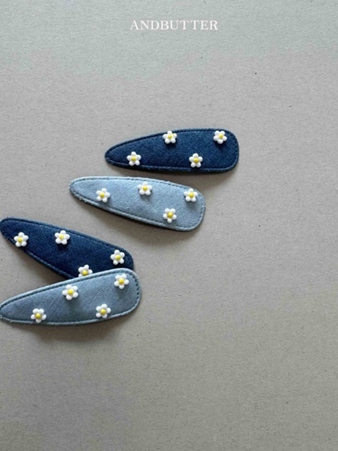 Daisy Denim Pin