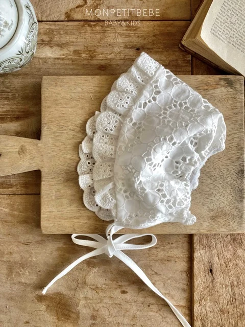 Lace Bonnet