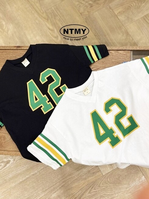 42 V Neck Tee 42 V Neck Tee
