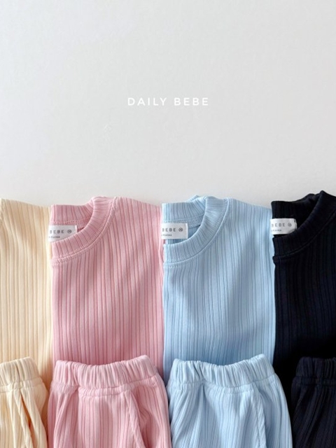 Pleats Wide Set Pleats Wide Set