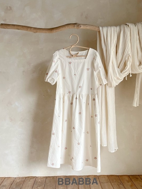 Summer Riella Embroidery One-piece (Mom) Summer Riella Embroidery One-piece (Mom)