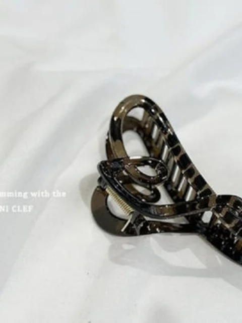 Elegant Heart Clip