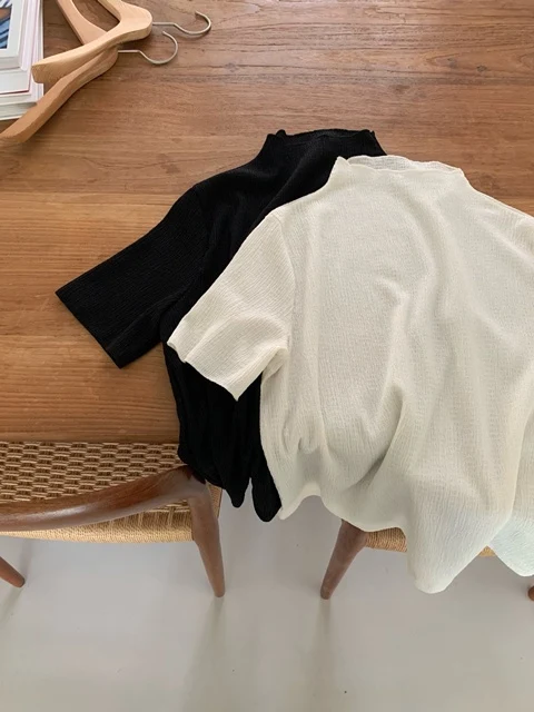 Crease Mok Neck Top Crease Mok Neck Top