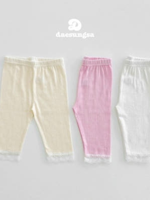 3/4 Eyelet Leggings 3/4 Eyelet Leggings