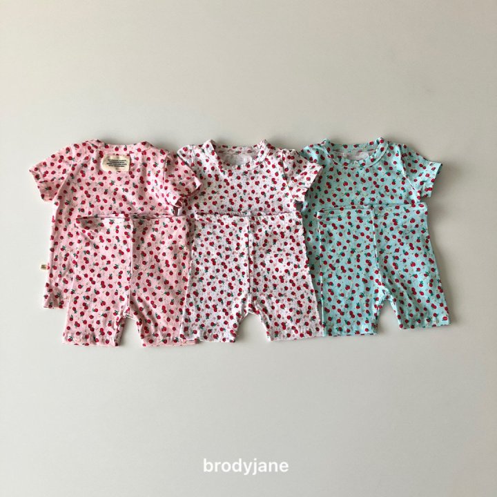 Brody Jane - Korean Baby Fashion - #babyoninstagram - Strawberry Set-up