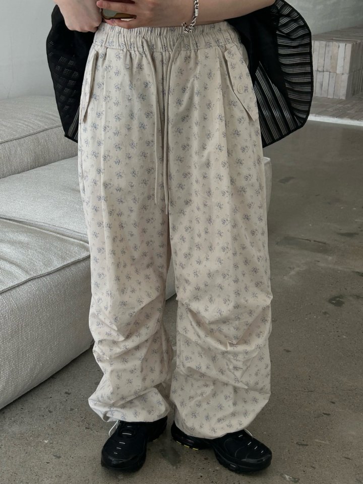 Buckle - Korean Women Fashion - #momslook - Butter Flower Pants - 2