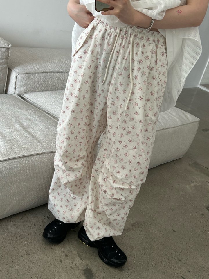 Buckle - Korean Women Fashion - #womensfashion - Butter Flower Pants - 2