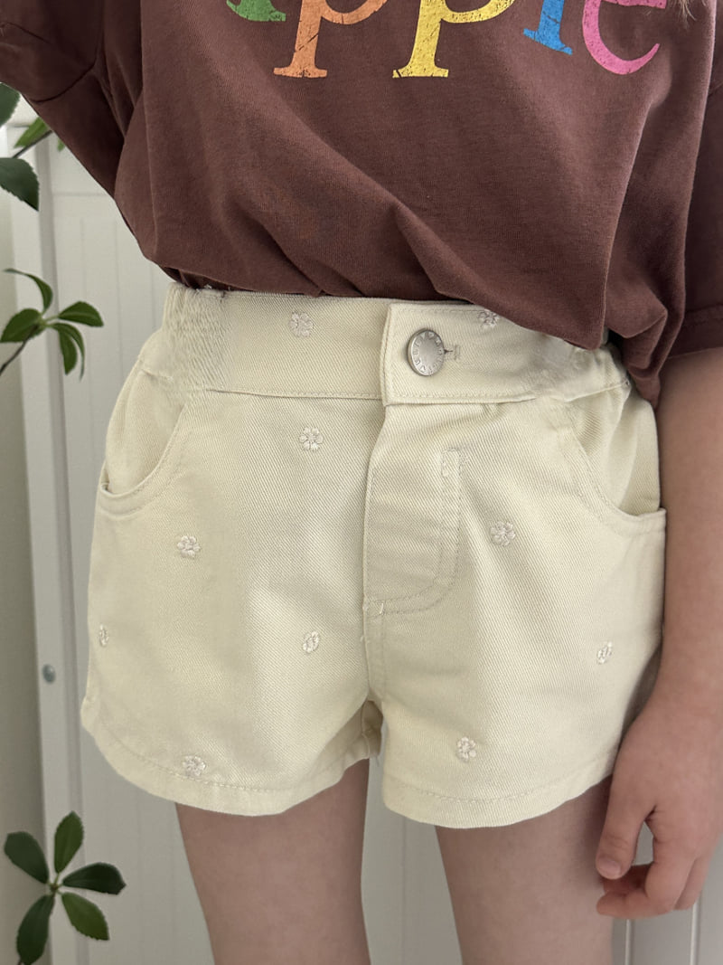 Ellymolly - Korean Children Fashion - #Kfashion4kids - Daisy Embroidery Short Pants - 7