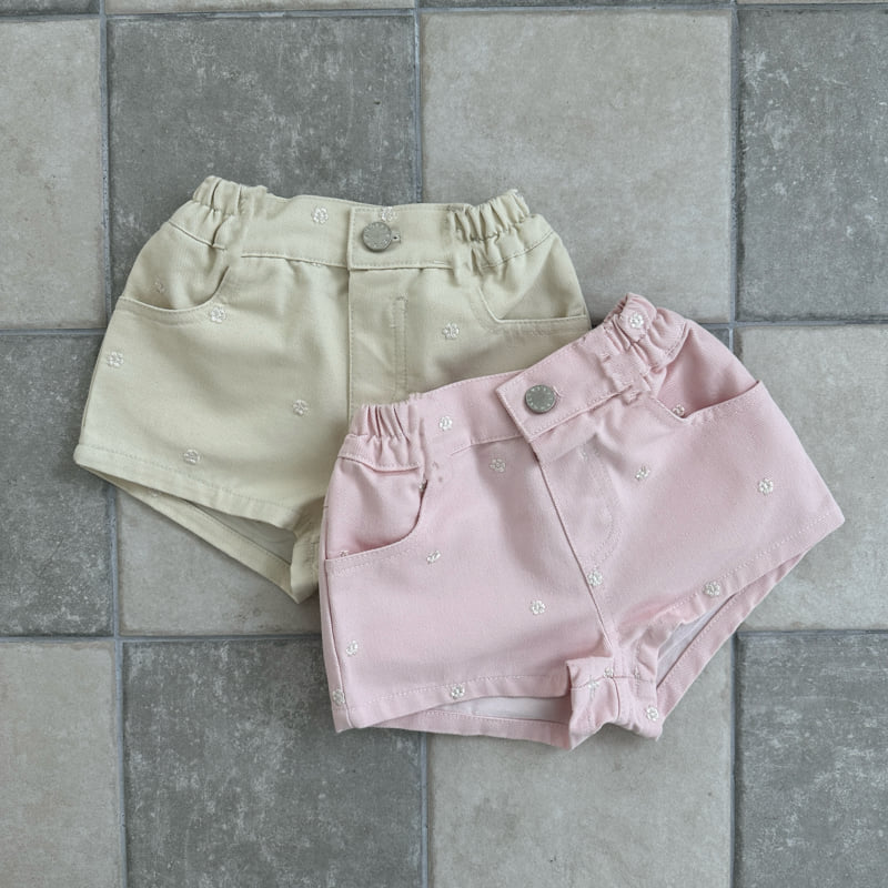 Ellymolly - Korean Children Fashion - #fashionkids - Daisy Embroidery Short Pants - 3