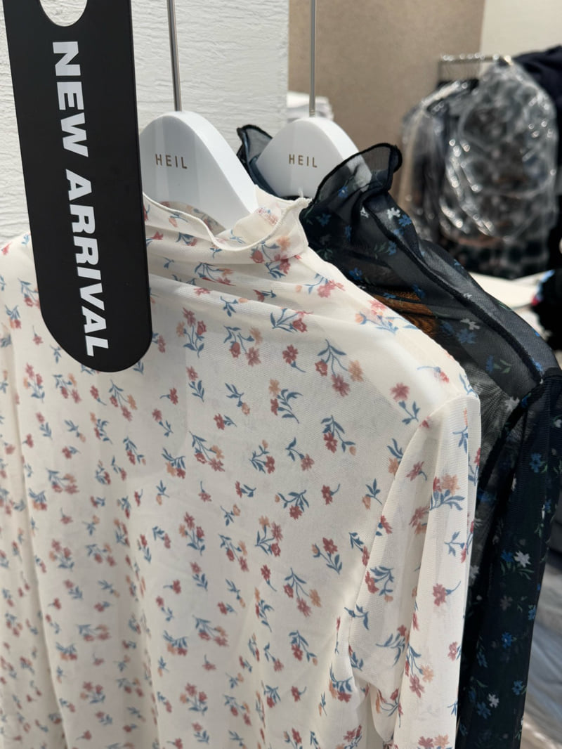 Heil - Korean Women Fashion - #momslook - Mesh Flower Tee - 2