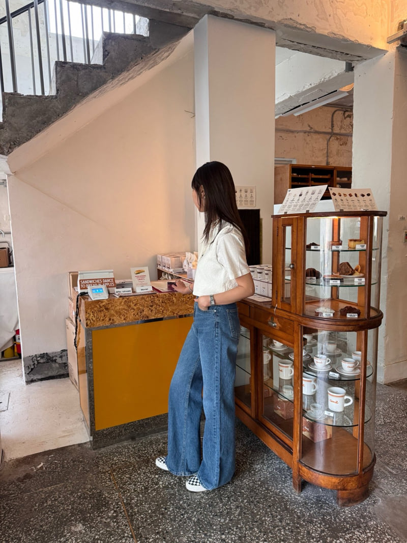 Heil - Korean Women Fashion - #romanticstyle - Rose Denim Pants