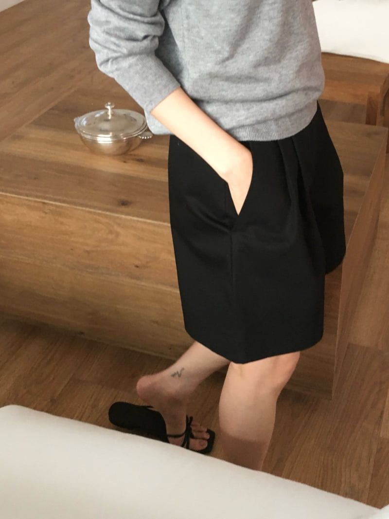 Moani - Korean Women Fashion - #momslook - Cotton Twill Pintuck Shorts - 2