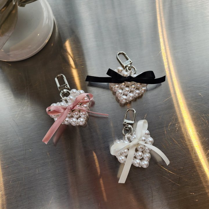 Newerly - Korean Women Fashion - #momslook - Volume Pearl Heart Keyring
