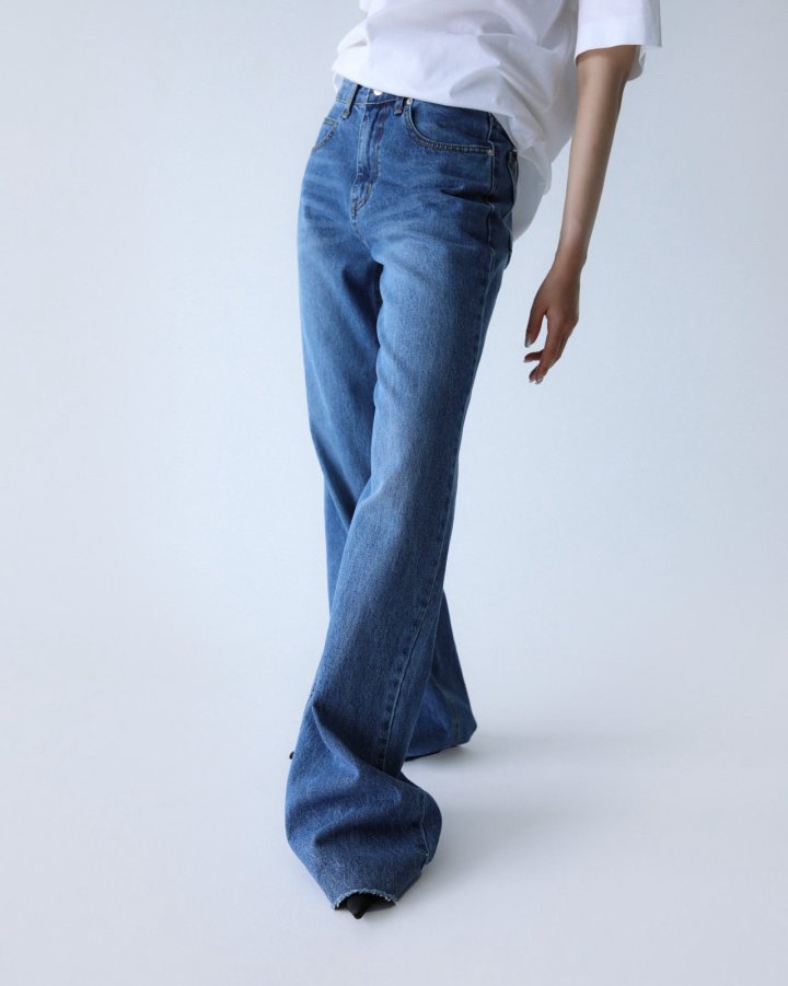 Paper Moon - Korean Women Fashion - #thatsdarling - Classic Low Cut Wide Fit Mid Blue Jeans - 2