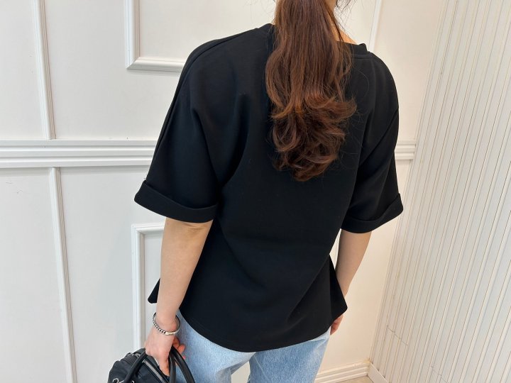 Pearls room - Korean Women Fashion - #momslook - Front Slit Tee - 11