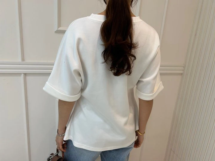 Pearls room - Korean Women Fashion - #momslook - Front Slit Tee - 5