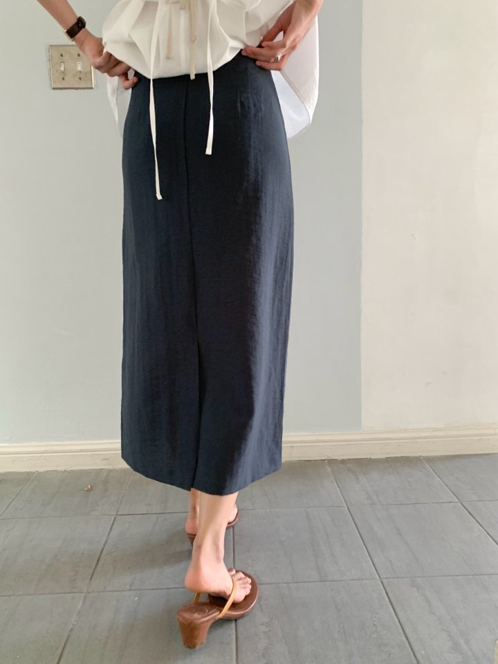Pomelo - Korean Women Fashion - #momslook - Coy Slit Skirt - 2
