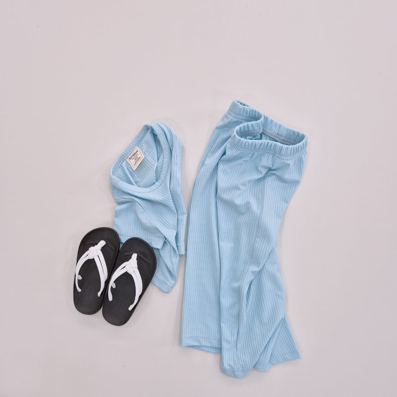 Soybean - Korean Children Fashion - #prettylittlegirls - Crop Ice Top Bottom Set - 3