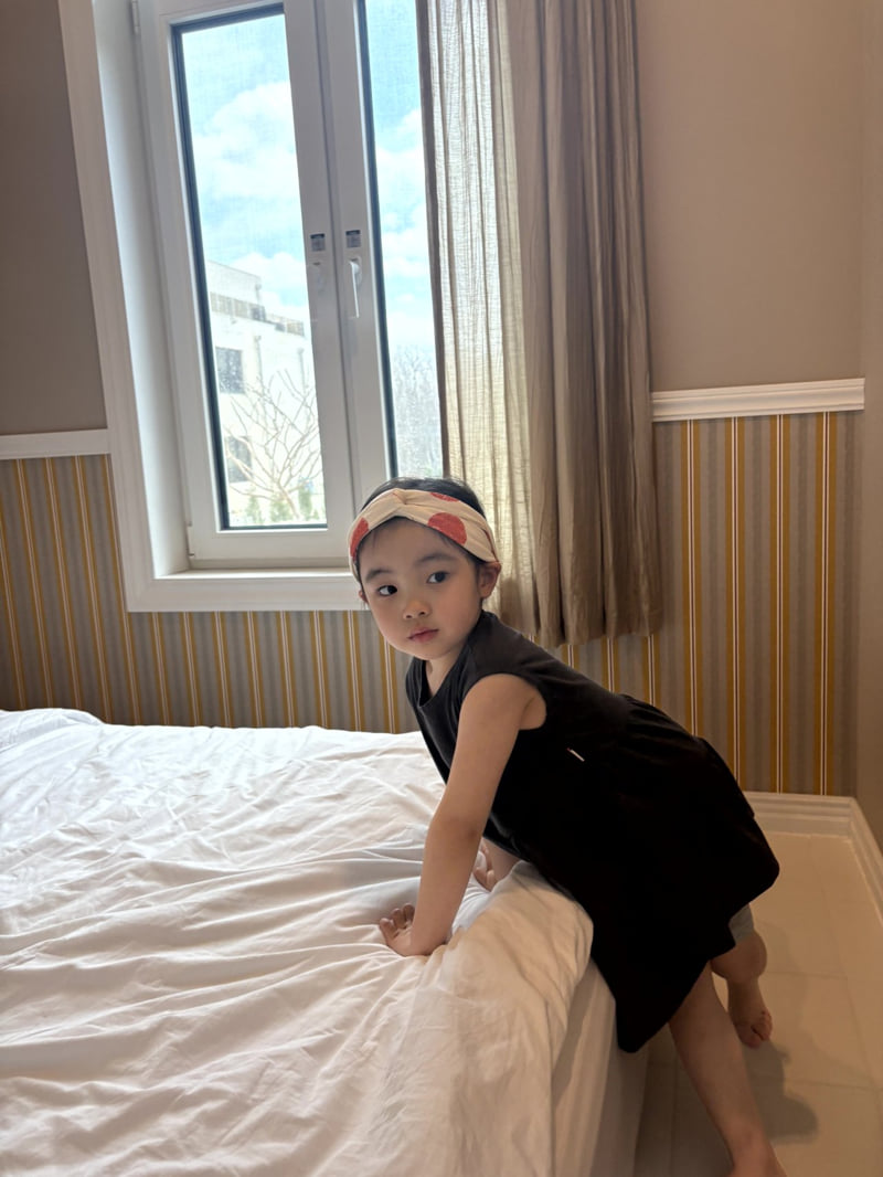 The Pepper - Korean Children Fashion - #stylishchildhood - Cancan Sleeveless Tee - 10