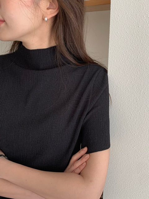 Crease Mok Neck Top Crease Mok Neck Top