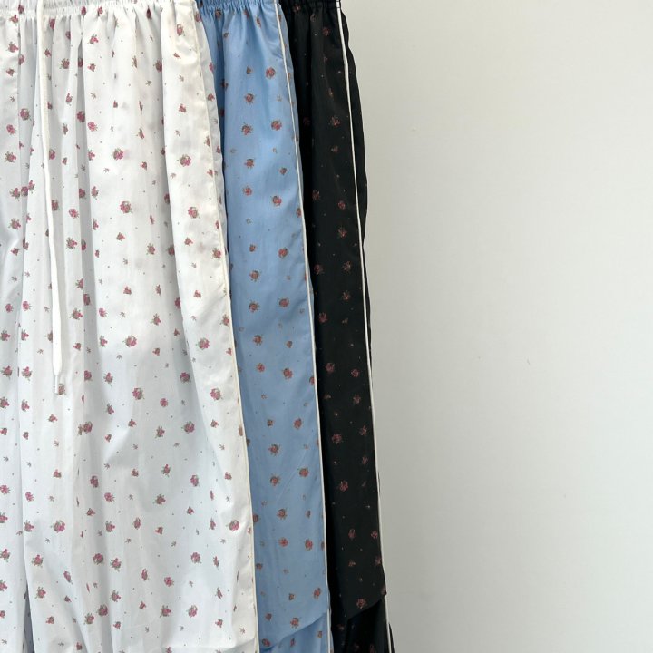 Another Avenue - Korean Women Fashion - #momslook - Flower Anorak Pants - 2