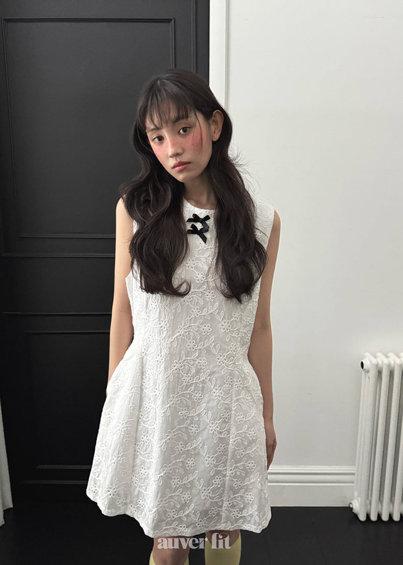 Auver_Fit - Korean Women Fashion - #momslook - Ribbon Punched Sleeveless Dress - 6