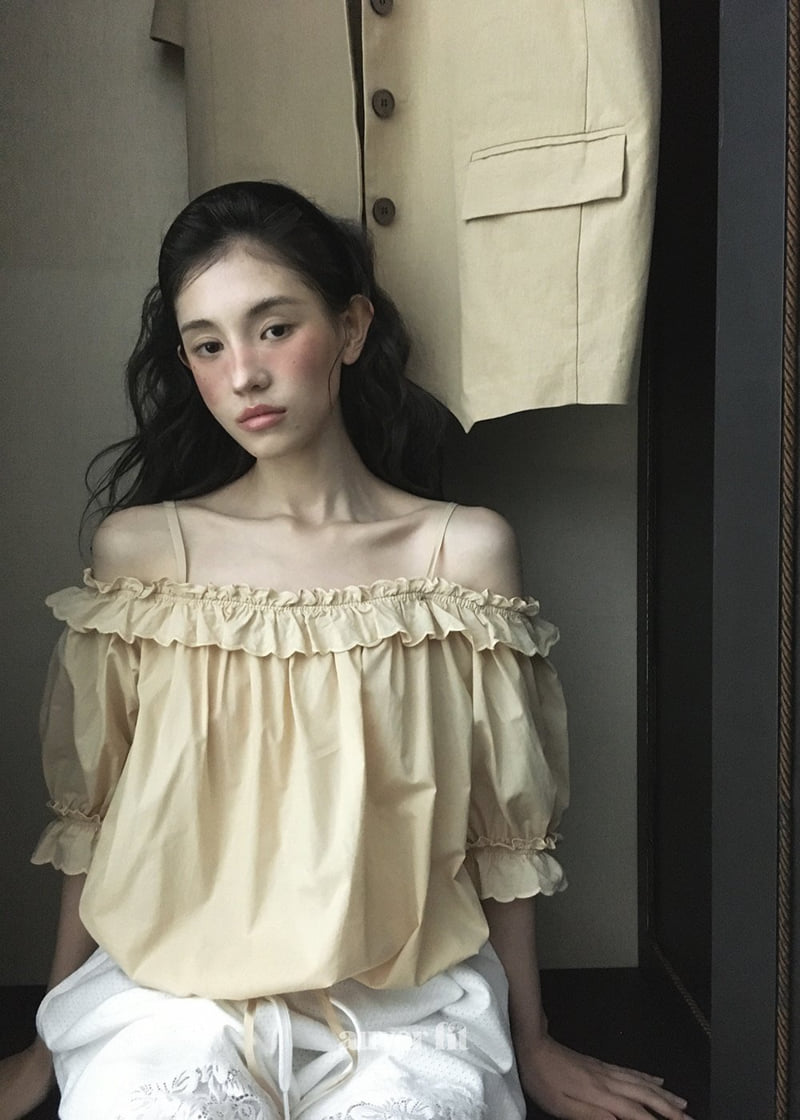 Auver_Fit - Korean Women Fashion - #momslook - Wave Off-Shoulder Blouse - 5