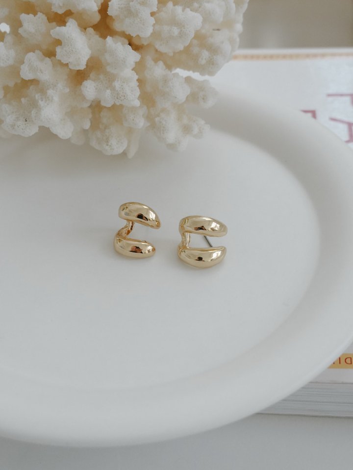 Eeiitt - Korean Women Fashion - #momslook - Crabby Two-Line Earrings - 3